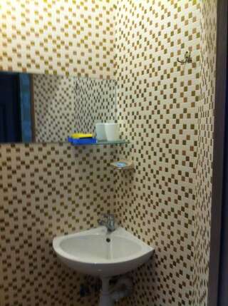 Мини-отель Mini-Hotel on Solomianka Киев Двухместный номер с 1 кроватью и общей ванной комнатой-13